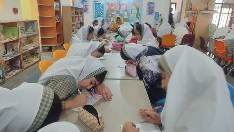 جشن کودکان ایلامی در پرتاب همزمان سه ماهواره ایرانی درمجتمع شهدای کودک ایلام به روایت تصویر