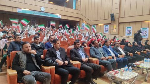 جشن کودکان ایلامی در پرتاب همزمان سه ماهواره ایرانی درمجتمع شهدای کودک ایلام به روایت تصویر