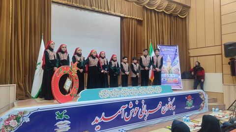 جشن کودکان ایلامی در پرتاب همزمان سه ماهواره ایرانی درمجتمع شهدای کودک ایلام به روایت تصویر