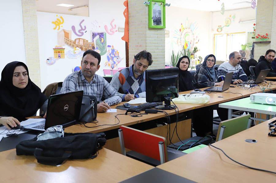 مربیان کانون اردبیل با کاربردهای هوش مصنوعی در آموزش و فعالیت‌های فرهنگی آشنا شدند