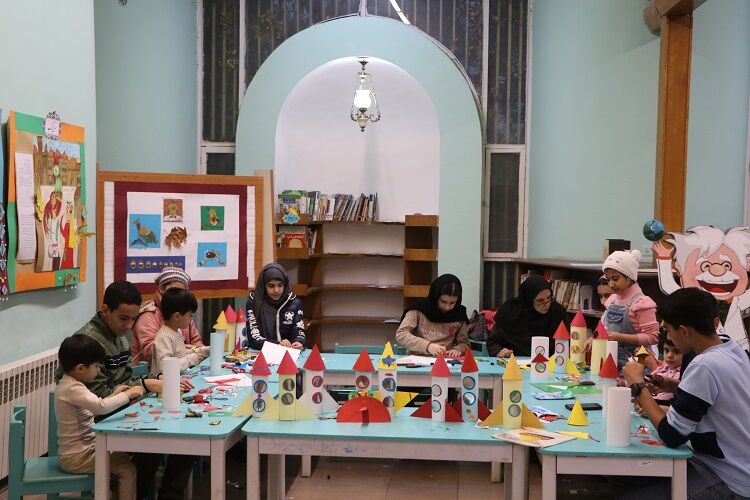 برگزاری کارگاههای فرهنگی، هنری و ادبی همزمان با پرتاپ ماهوارها