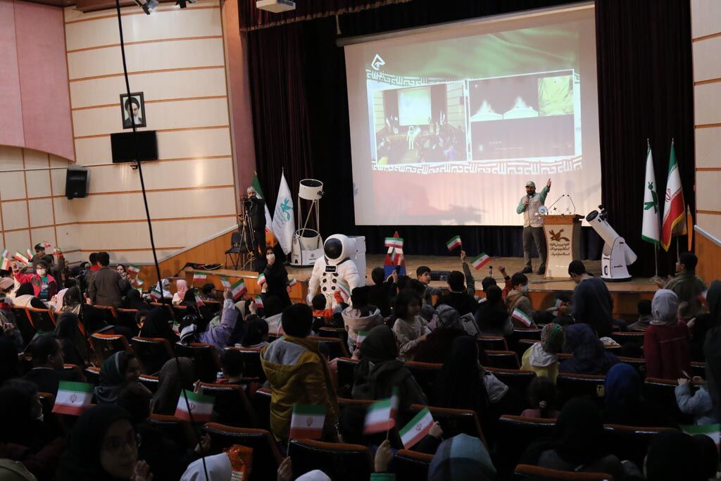 ویژهبرنامه «تا ثریا» همزمان با پرتاب ماهوارههای ایرانی در کانون پرورش فکری مازندران برگزار شد