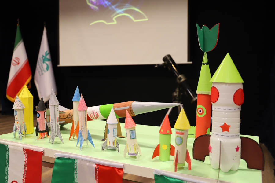 کودکان اردبیلی پرتاب همزمان سه ماهواره ایرانی را جشن گرفتند