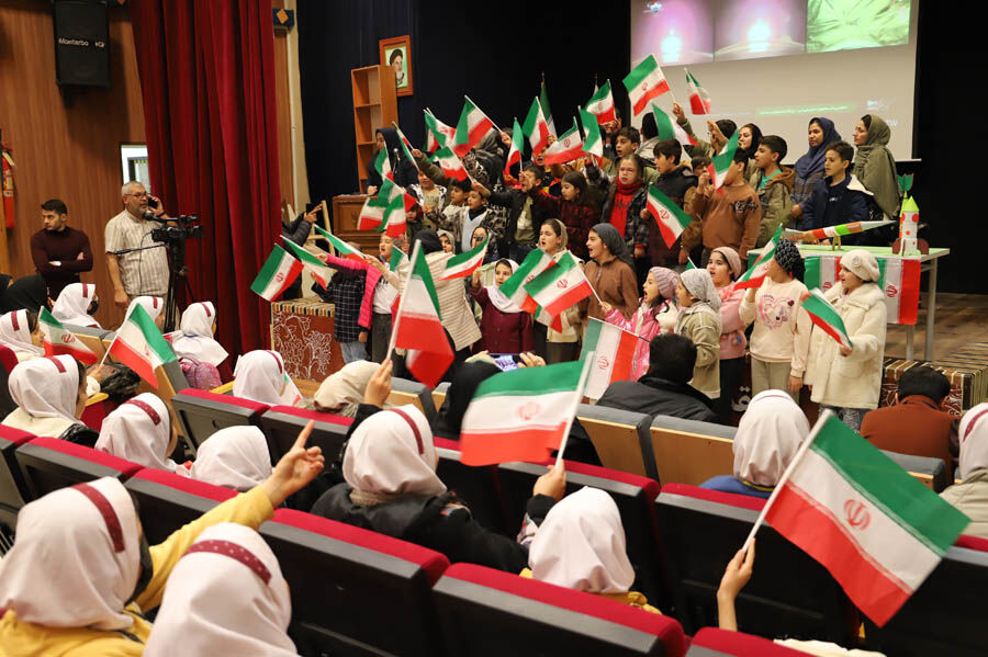 کودکان اردبیلی پرتاب همزمان سه ماهواره ایرانی را جشن گرفتند