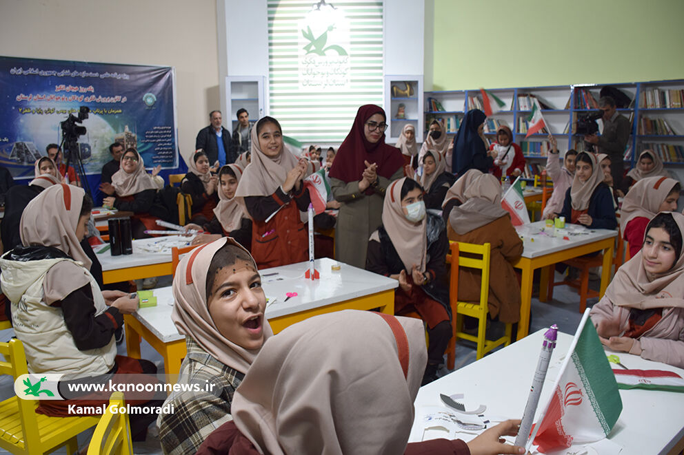 کودکان لرستانی با دست‌سازه‌های فضایی، پرتاب ماهواره‌های ایرانی را همراهی کردند