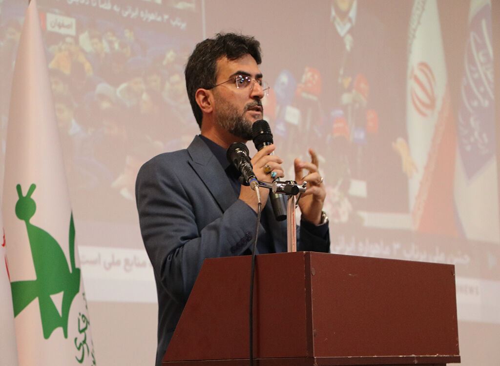 جشن علم و افتخار در رشت؛ همراهی کودکان و خانوادهها با پرتاب ماهوارههای ایرانی به فضا