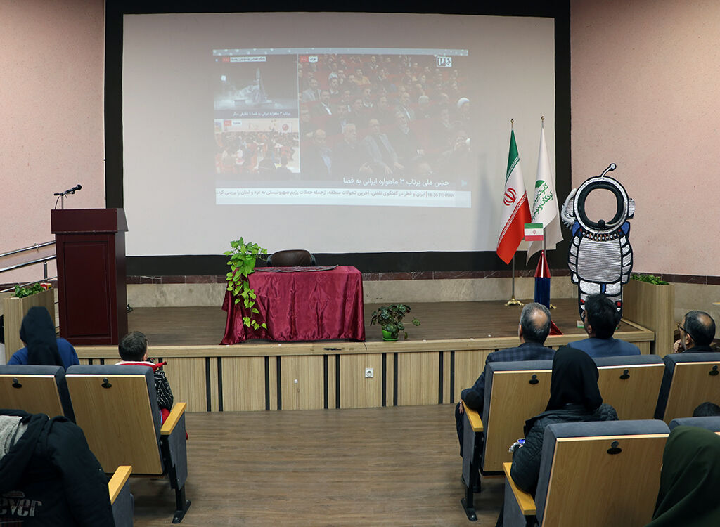 جشن علم و افتخار در رشت؛ همراهی کودکان و خانوادهها با پرتاب ماهوارههای ایرانی به فضا