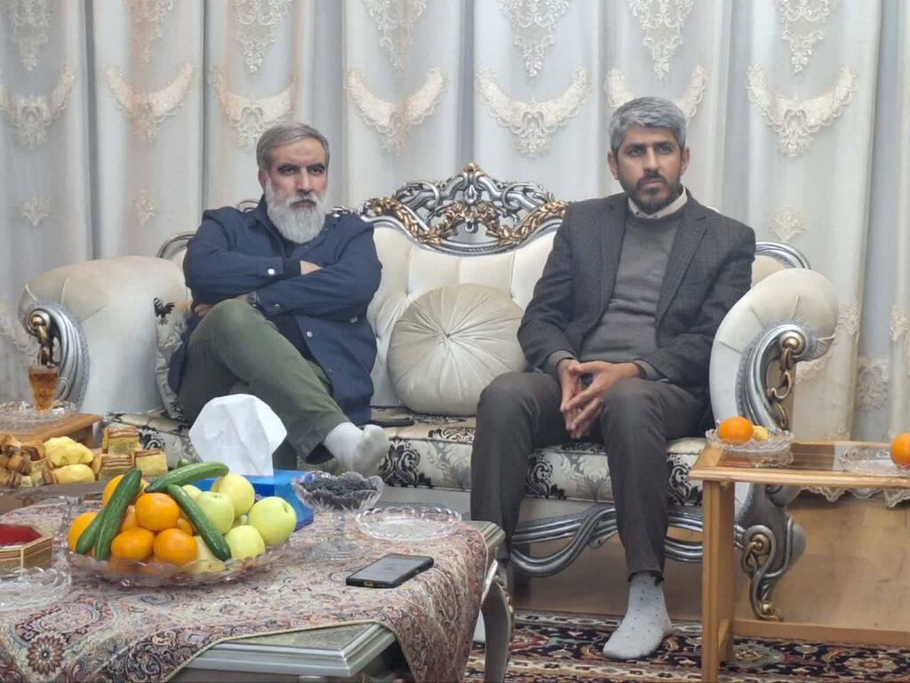 دیدار مشاور مدیرعامل کانون کشور و مدیرکل کانون فارس با همسر شهید علی کسائی