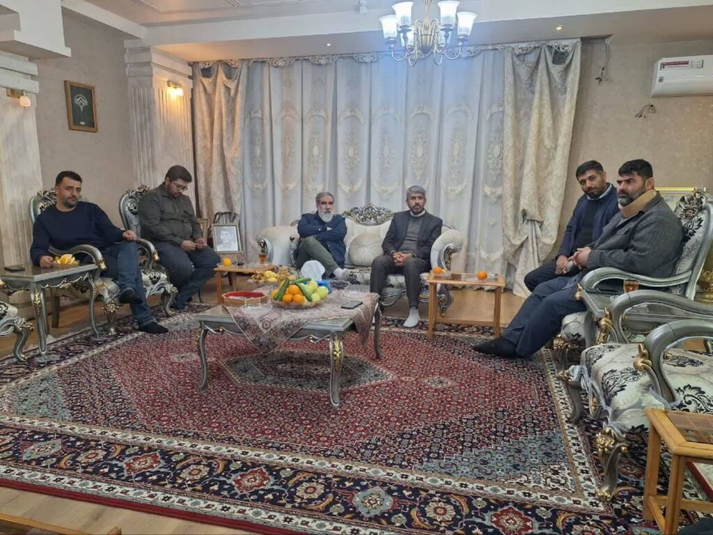 دیدار مشاور مدیرعامل کانون کشور و مدیرکل کانون فارس با همسر شهید علی کسائی