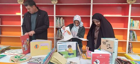 افتتاح نمایشگاه کتاب‌های حسی- لمسی در مرکز 3 همدان