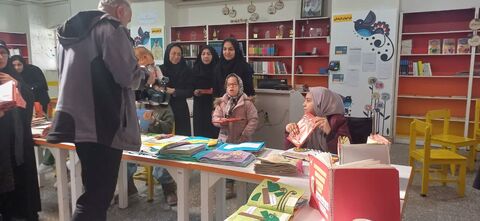 افتتاح نمایشگاه کتاب‌های حسی- لمسی در مرکز 3 همدان