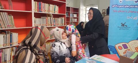 افتتاح نمایشگاه کتاب‌های حسی- لمسی در مرکز 3 همدان