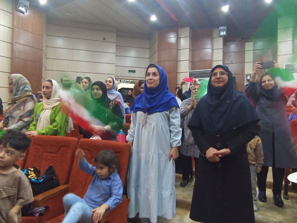 ویژهبرنامه «تا ثریا» همزمان با پرتاب ماهوارههای ایرانی در کانون علوم و فناوریهای نوین ایران مرکز هرمزگان برگزار شد