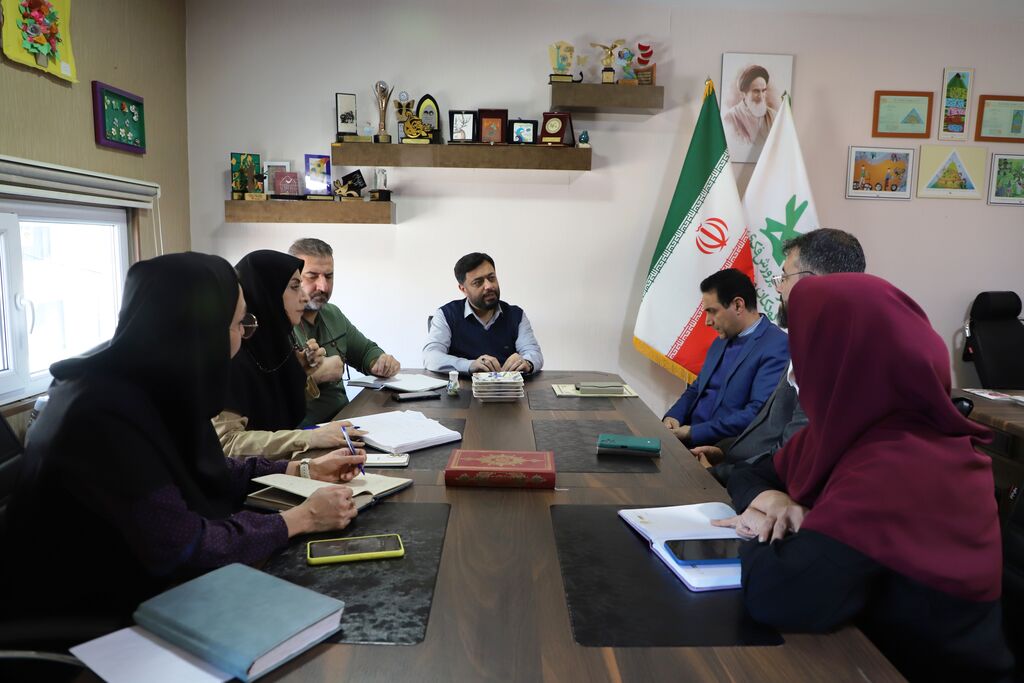 نشست مدیرکل کانون قزوین با روسای آموزش و پرورش استان