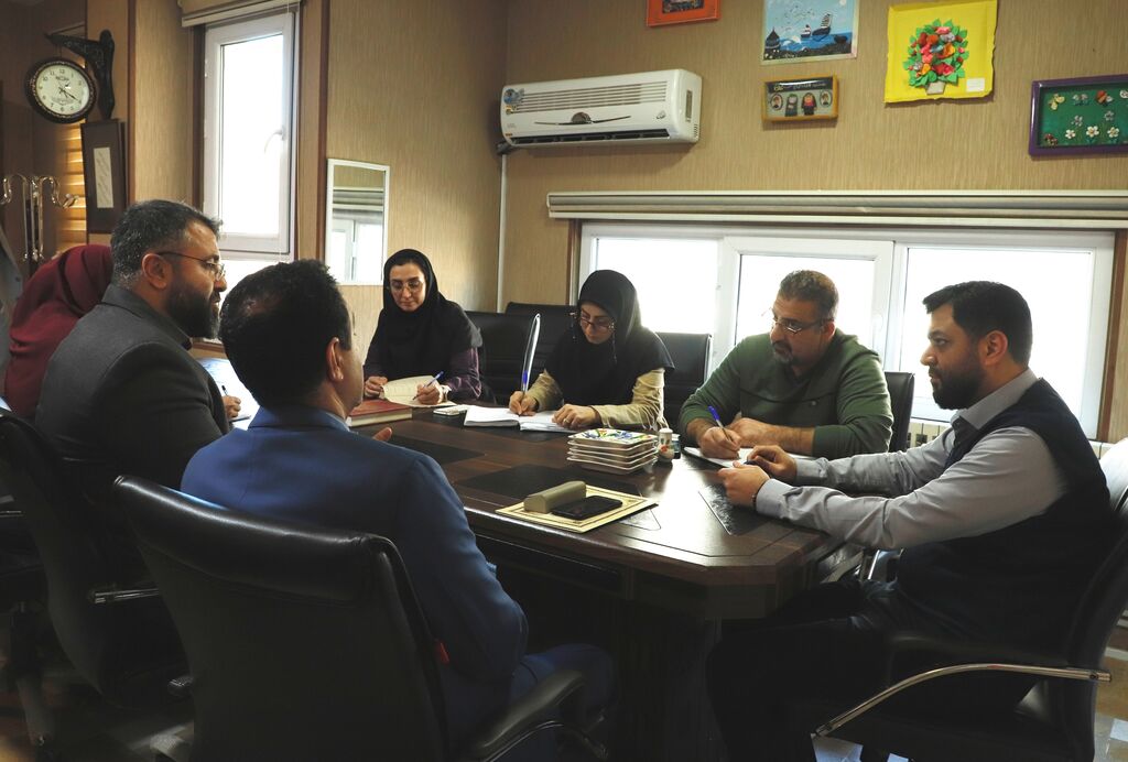 نشست مدیرکل کانون قزوین با روسای آموزش و پرورش استان