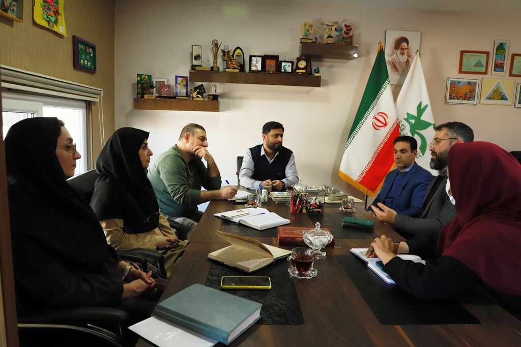 نشست مدیرکل کانون قزوین با روسای آموزش و پرورش استان