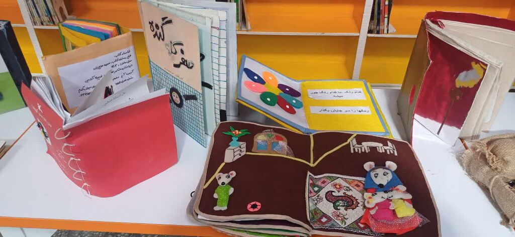 کتابهای حسی- لمسی به ایستگاه نهم در شهر همدان رسید