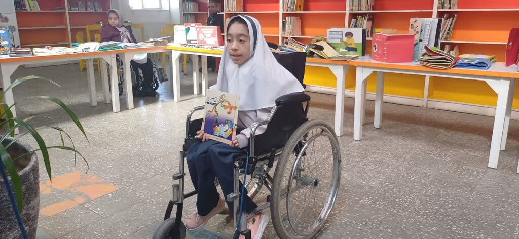 کتابهای حسی- لمسی به ایستگاه نهم در شهر همدان رسید