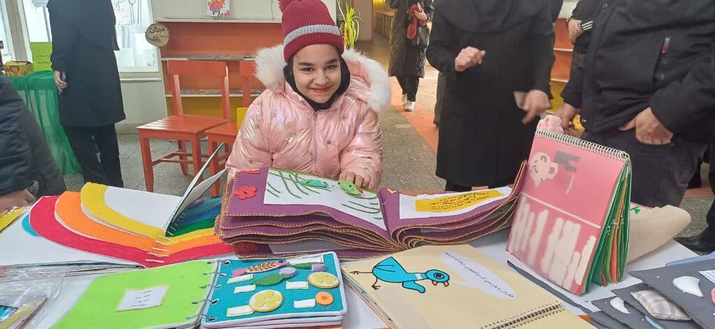 کتاب‌های حسی- لمسی به ایستگاه نهم در شهر همدان رسید