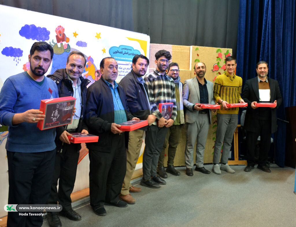 همزمان با نشست شورای فرهنگی؛ تقدیر از همکاران مرد کانون قم انجام شد