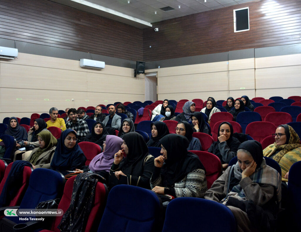 همزمان با نشست شورای فرهنگی؛ تقدیر از همکاران مرد کانون قم انجام شد