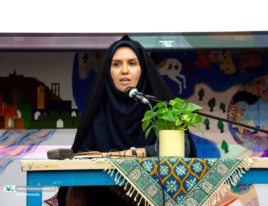 همزمان با نشست شورای فرهنگی؛ تقدیر از همکاران مرد کانون قم انجام شد