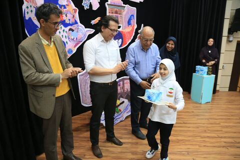 مدال آوران مسابقات جهانی رباتیک در جشنواره بین المللی قصه گویی هرمزگان تجلیل شدند