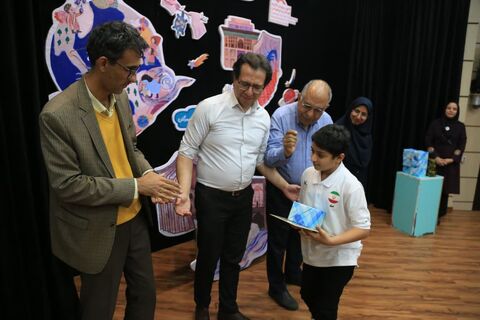 مدال آوران مسابقات جهانی رباتیک در جشنواره بین المللی قصه گویی هرمزگان تجلیل شدند