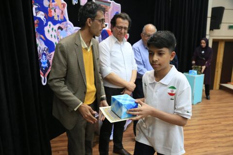 مدال آوران مسابقات جهانی رباتیک در جشنواره بین المللی قصه گویی هرمزگان تجلیل شدند