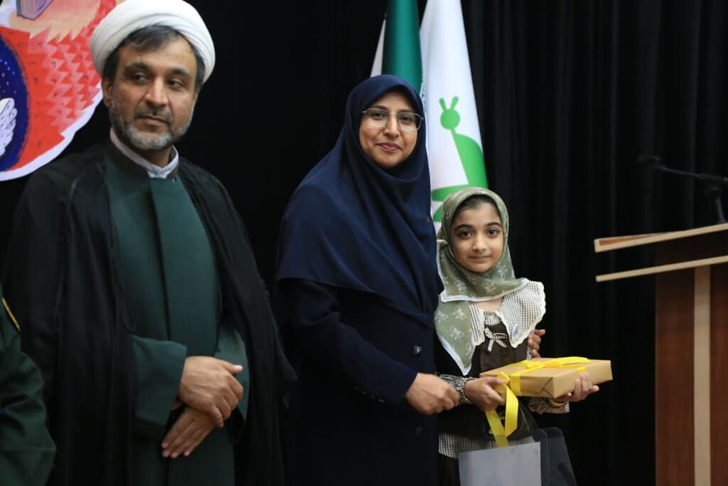 برگزیدگان مرحله استانی بیست و هفتمین جشنواره بین المللی&nbsp; قصه گویی هرمزگان معرفی شدند