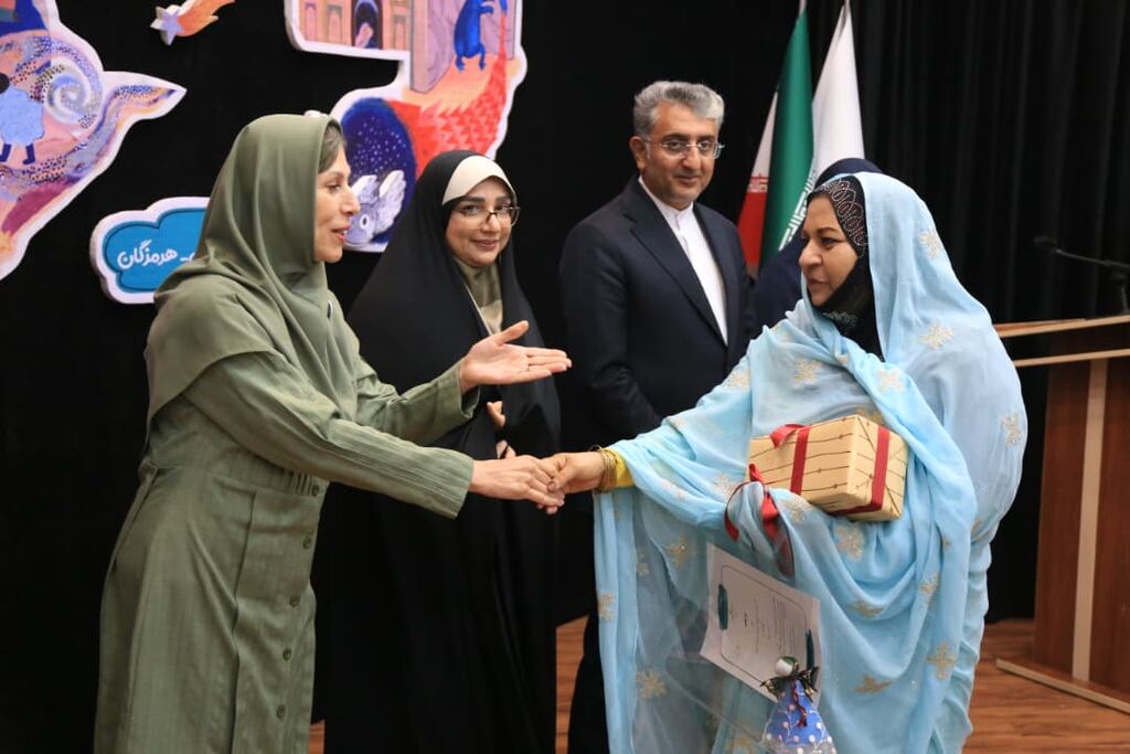 برگزیدگان مرحله استانی بیست و هفتمین جشنواره بین المللی&nbsp; قصه گویی هرمزگان معرفی شدند