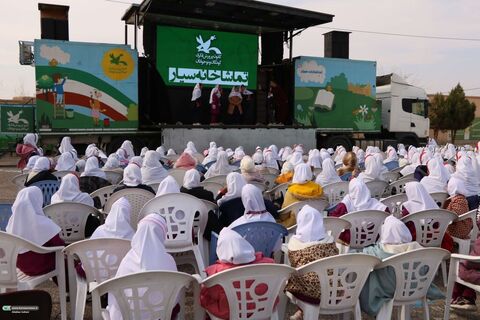 روایت تصویر از حضور تماشاخانه سیار کانون در روستاهای استان کرمان(بخش اول)