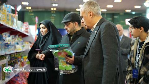 بازدید مدیرعامل کانون و رئیس هیئت مدیره انجمن تولیدکنندگان اسباب بازی  و دبیر جشنواره از دهمین جشنواره ملی اسباب بازی