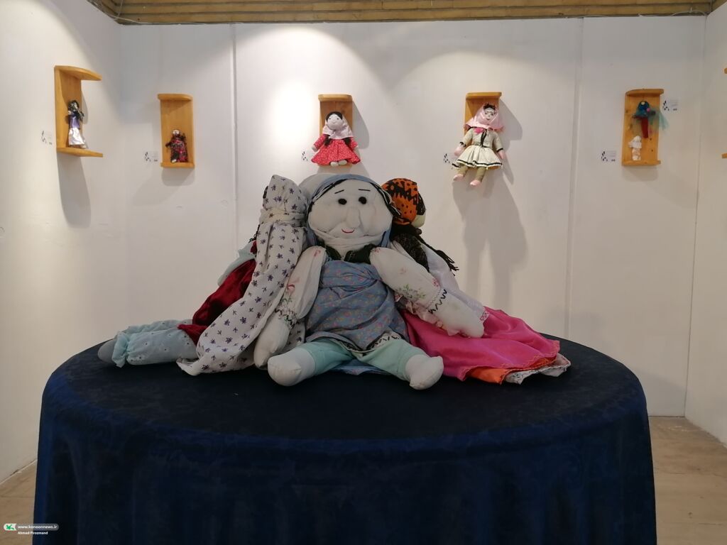 نمایشگاه عروسک‌های بومی و محلی در کانون برپا شد