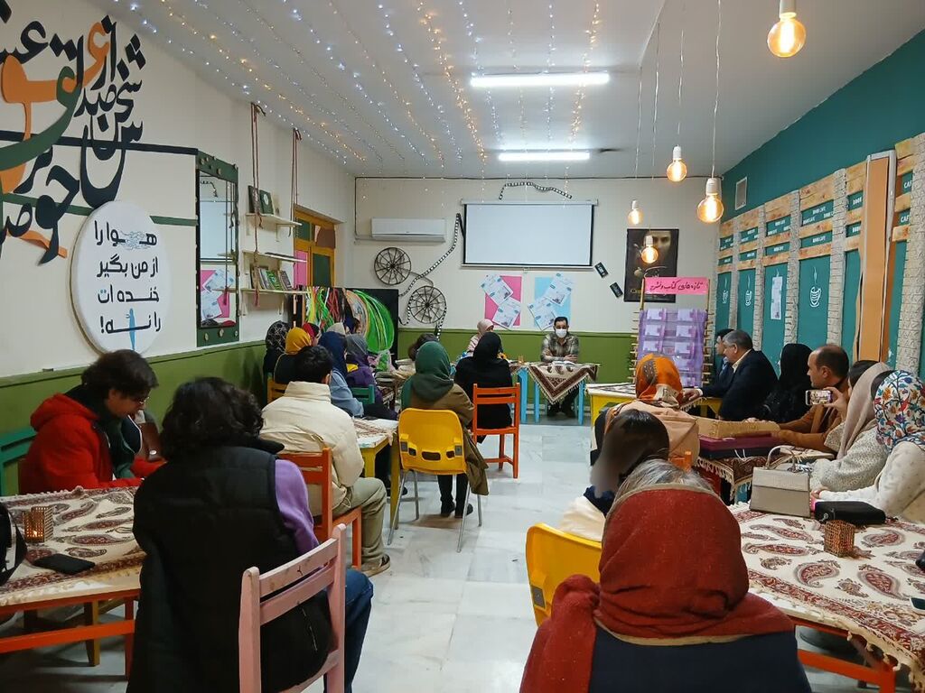 آیین رونمایی و نقد کتاب «اگر بودی دوستتر میداشتمت» در مجتمع آفرینش کرمانشاه