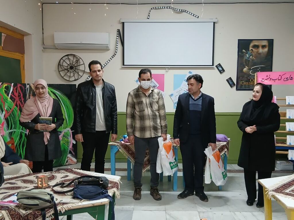 آیین رونمایی و نقد کتاب «اگر بودی دوستتر میداشتمت» در مجتمع آفرینش کرمانشاه