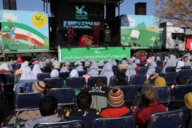 تماشاخانه سیار کانون  مهمان کودکان و نوجوانان استان کرمان