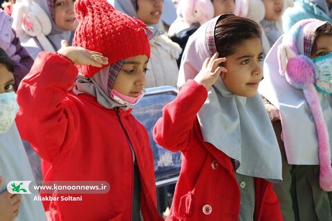 روایت تصویر از حضور تماشاخانه سیار تماشاخانه سیار کانون در استان کرمان