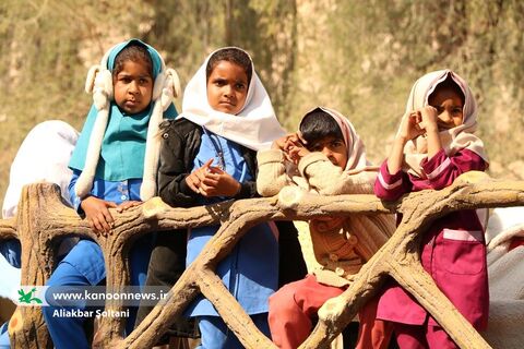 تماشاخانه سیار کانون در استان کرمان)