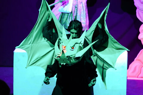 اجرای نمایش «پسر ایران» در مرکز تئاتر کانون همزمان با سالگرد شهید سلیمانی