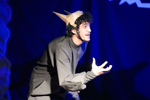 اجرای نمایش «پسر ایران» در مرکز تئاتر کانون همزمان با سالگرد شهید سلیمانی