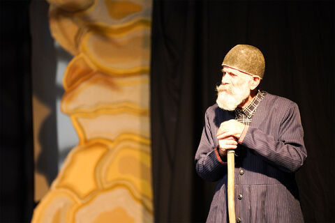 اجرای نمایش «پسر ایران» در مرکز تئاتر کانون همزمان با سالگرد شهید سلیمانی