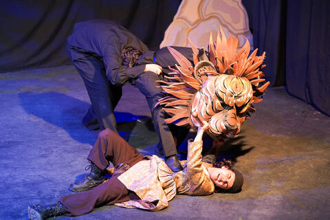 اجرای نمایش «پسر ایران» در مرکز تئاتر کانون همزمان با سالگرد شهید سلیمانی