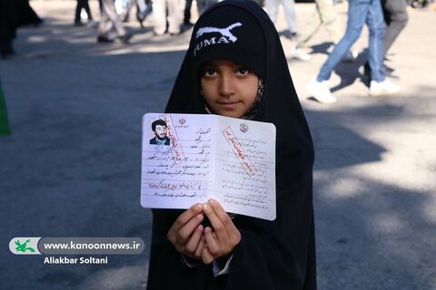 تماشاخانه سیار کانون در مسیر گلزار شهدا