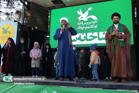 تماشاخانه سیار کانون در مسیر گلزار شهدا