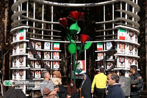 تماشاخانه سیار کانون در مسیر گلزار شهدا