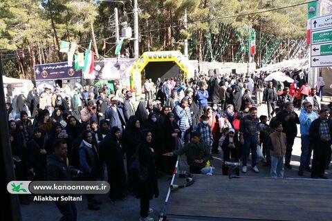 تماشاخانه سیار کانون در مسیر گلزار شهدا