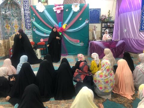 حضور  مدیرکل و مربیان کانون فارس در جمع معنوی معتکفین