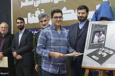 ششمین همایش شعر استانی «قاب عکس آفتاب» در اهواز برگزار شد