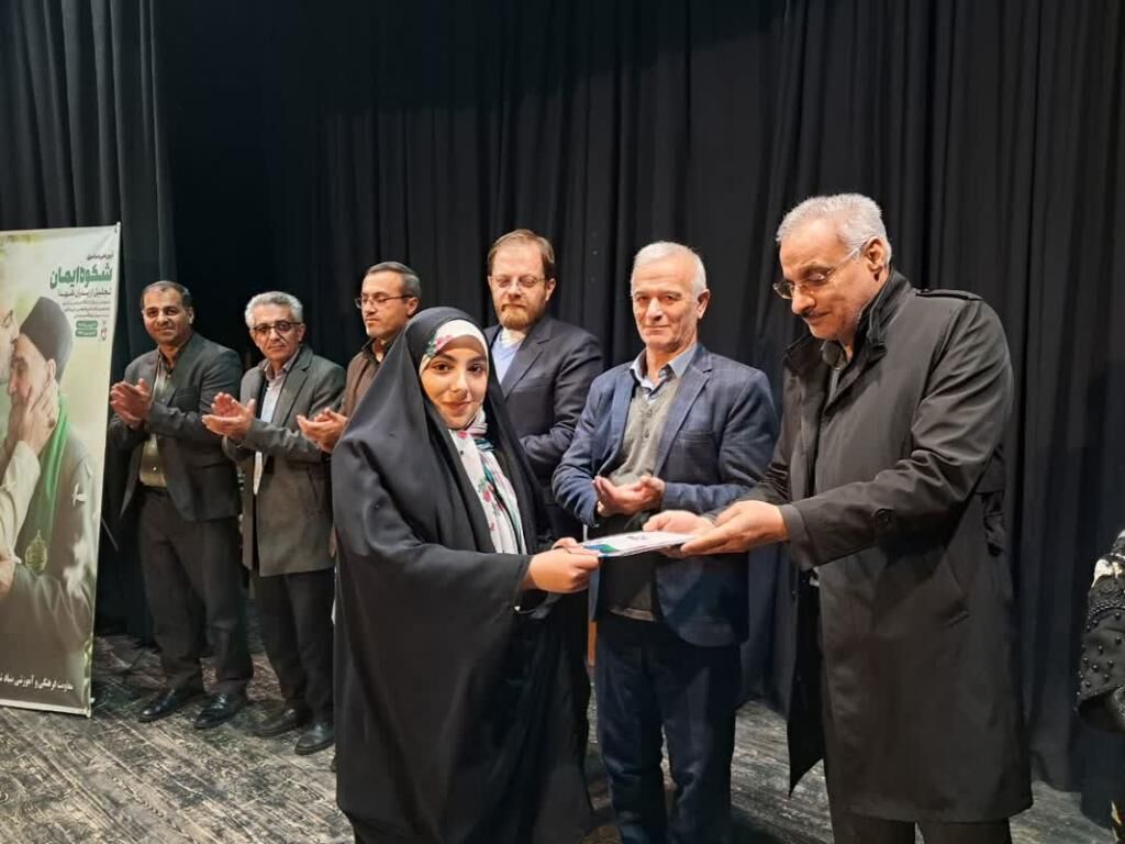 درخشش مربی و اعضای کانون اردبیل در مرحله استانی دهمین کنگره ملی شعر ایثار